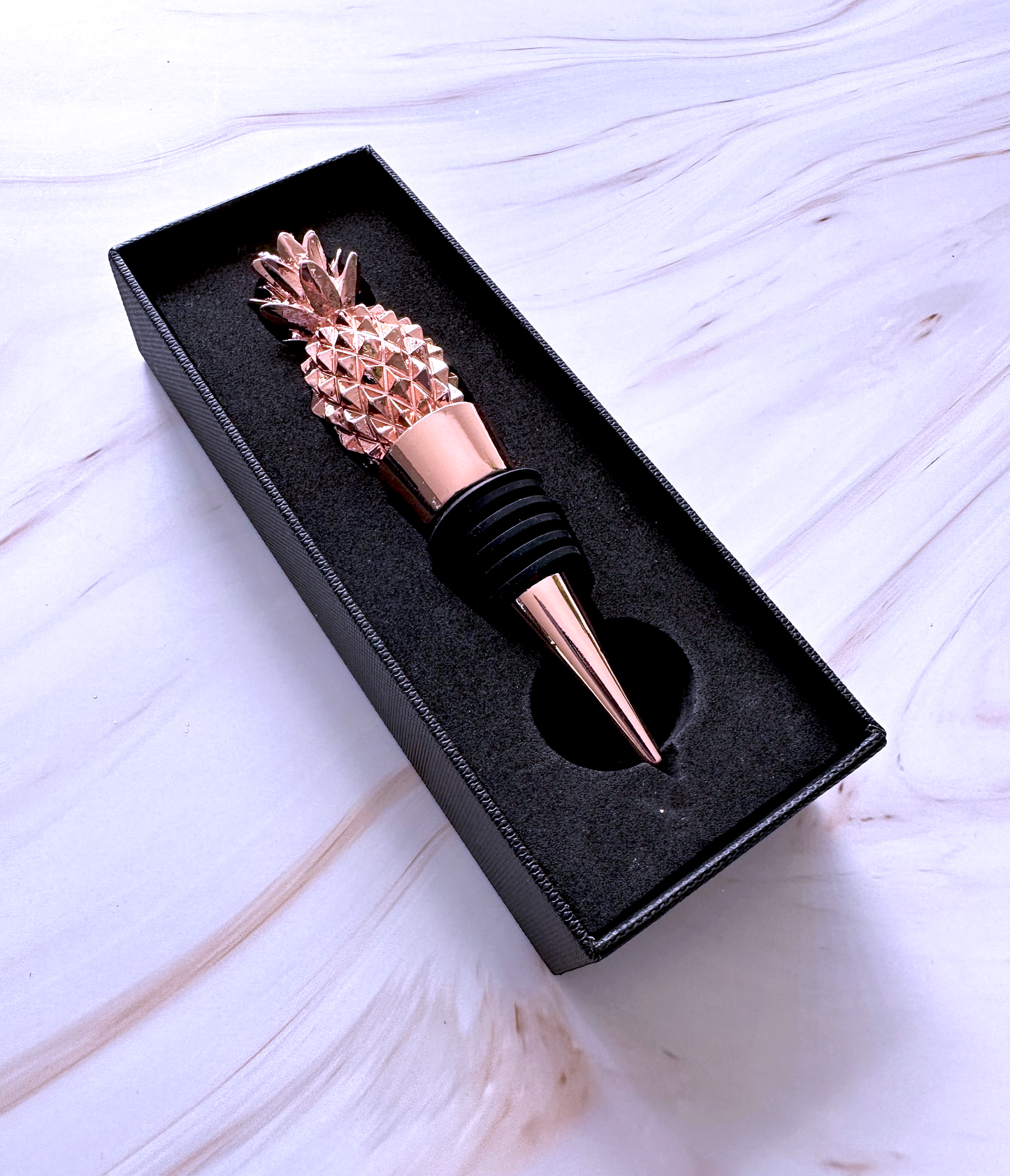 Clinq pineapple bottle stopper
